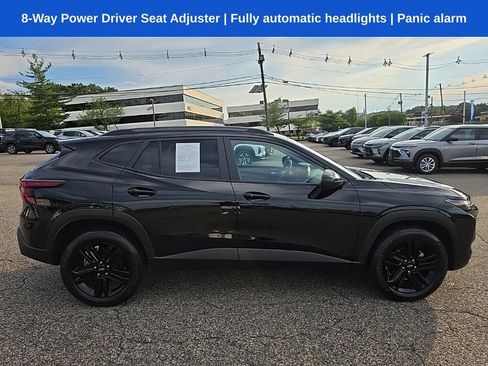 Used 2025 Chevrolet Trax ACTIV FWD image 2