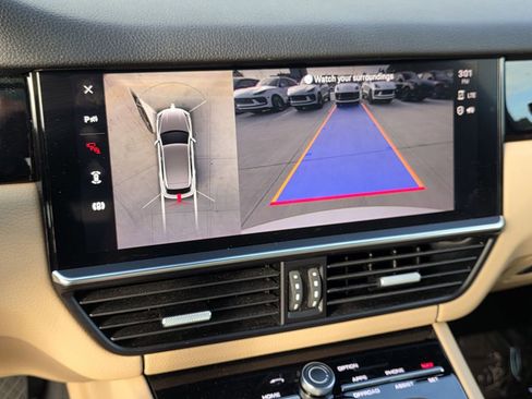 Used 2022 Porsche Cayenne image 19