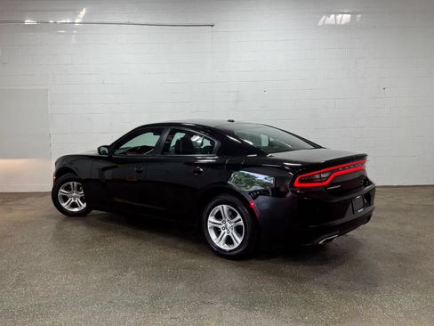 Used 2022 Dodge Charger SXT w/ Leather Interior Group RWD image 5