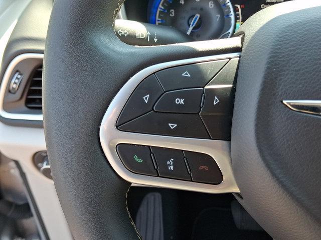 Used 2024 Chrysler Pacifica Touring-L FWD image 22