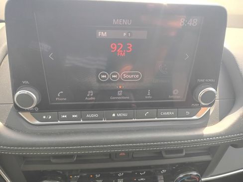 Used 2024 Nissan Rogue S FWD image 4