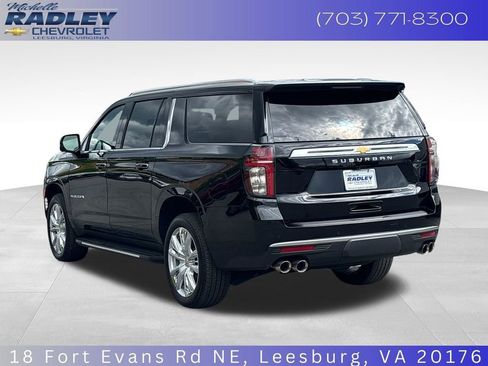 Used 2024 Chevrolet Suburban High Country AWD/4WD image 3