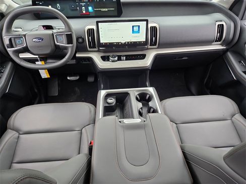 New 2025 Ford Expedition Active image 12