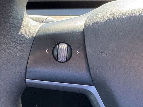 Used 2023 Tesla Model Y AWD image 19