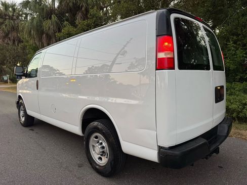 Used 2017 Chevrolet Express 2500 image 6