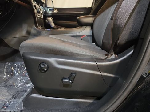 Used 2019 Jeep Grand Cherokee Laredo w/ Security & Convenience Group AWD/4WD image 14