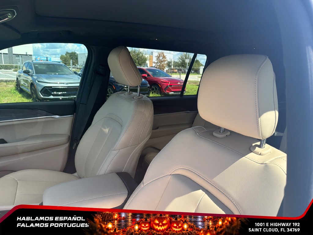 Used 2025 Jeep Grand Cherokee L Limited w/ Trailer Tow Package AWD/4WD image 15