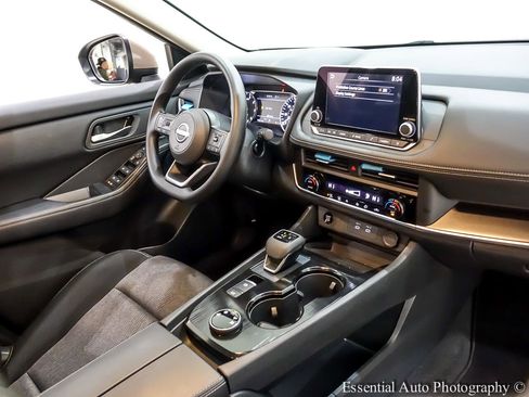 Used 2024 Nissan Rogue SV image 32