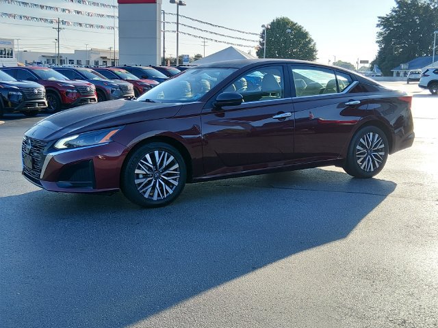 Used 2025 Nissan Altima 2.5 SV FWD image 7