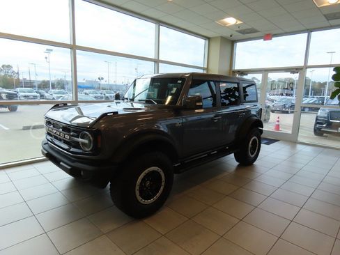 Used 2022 Ford Bronco Outer Banks w/ Sasquatch Package image 2