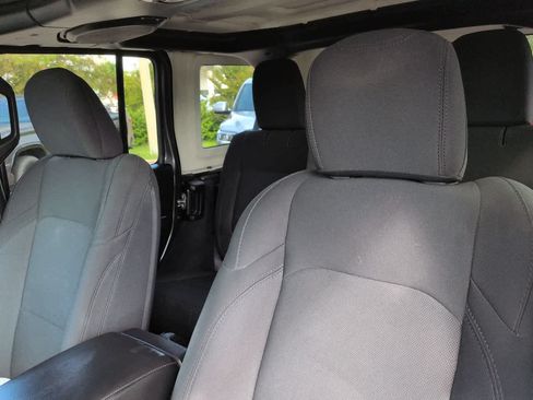Used 2018 Jeep Wrangler Unlimited Sport S AWD/4WD image 8
