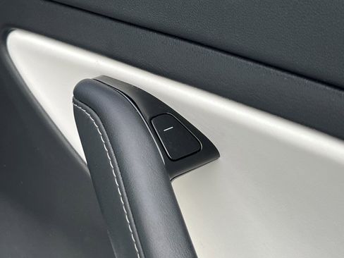 Used 2018 Tesla Model 3 Long Range image 9