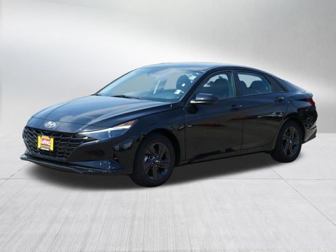 Used 2023 Hyundai Elantra SEL FWD image 3