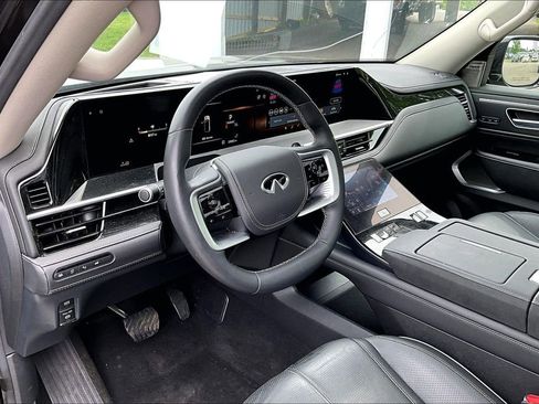 Used 2025 INFINITI QX80 Sensory AWD/4WD image 4