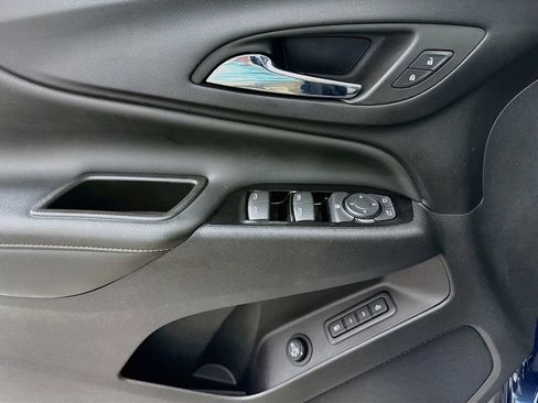 Used 2022 Chevrolet Equinox Premier FWD image 17
