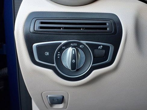 Used 2022 Mercedes-Benz GLC 300 image 12