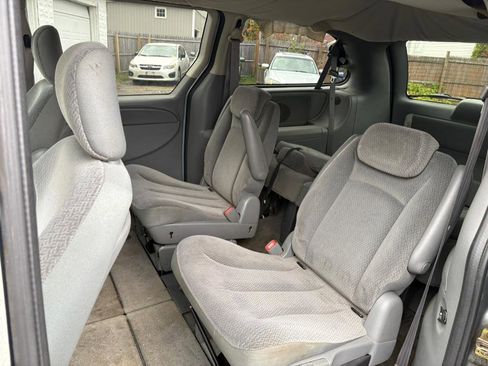 Used 2005 Dodge Grand Caravan SXT image 6