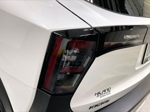 Used 2025 Nissan Kicks SR AWD/4WD image 29