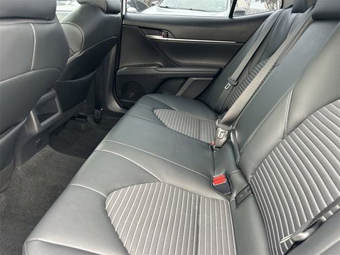 Used 2023 Toyota Camry SE image 14