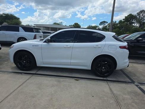 Used 2023 Alfa Romeo Stelvio Estrema image 8