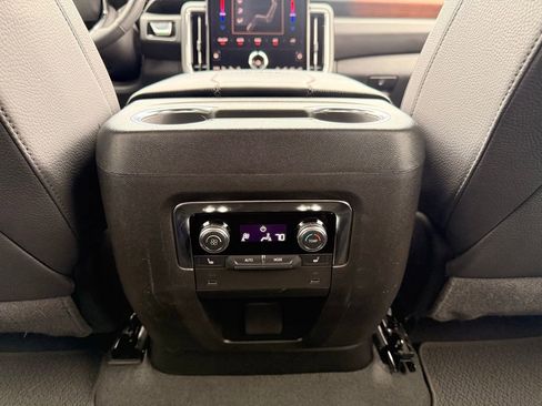 Used 2025 GMC Yukon XL Denali AWD/4WD image 30