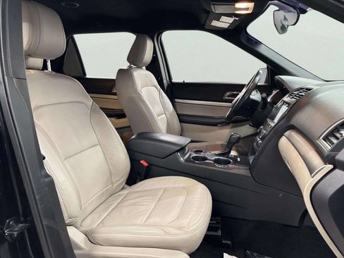 Used 2018 Ford Explorer XLT w/ Equipment Group 202A image 23