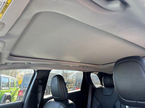 Used 2021 Jeep Cherokee Limited image 14