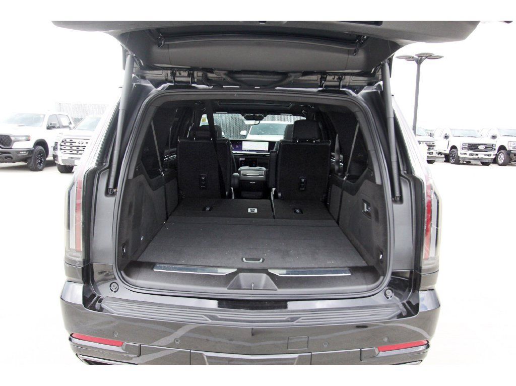 Used 2025 Cadillac Escalade ESV Sport AWD/4WD image 30