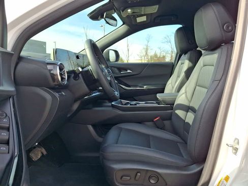 Used 2026 Chevrolet Equinox LT w/ Convenience Package II image 17