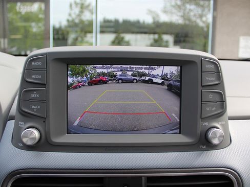 Used 2021 Hyundai Kona Limited FWD image 11