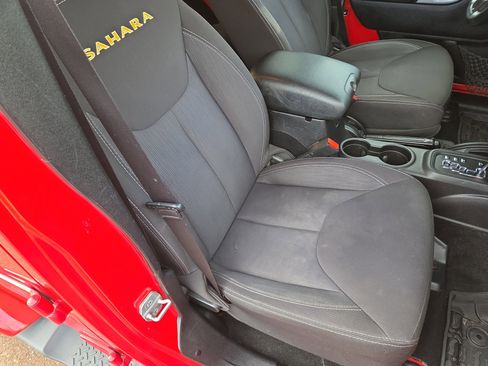 Used 2014 Jeep Wrangler Unlimited Sahara w/ Connectivity Group image 16