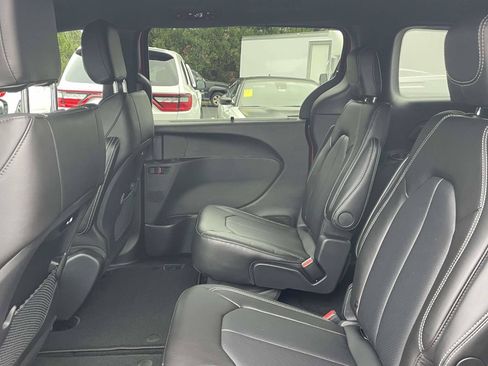 New 2026 Chrysler Pacifica Select FWD image 23