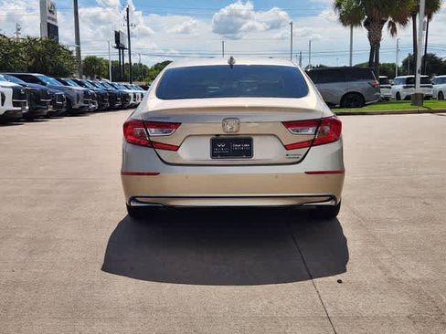 Used 2018 Honda Accord Touring image 5
