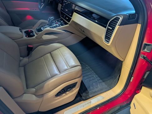Used 2023 Porsche Cayenne image 19