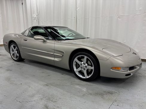 Used 2001 Chevrolet Corvette Coupe w/ Preferred Equipment Group1 image 7
