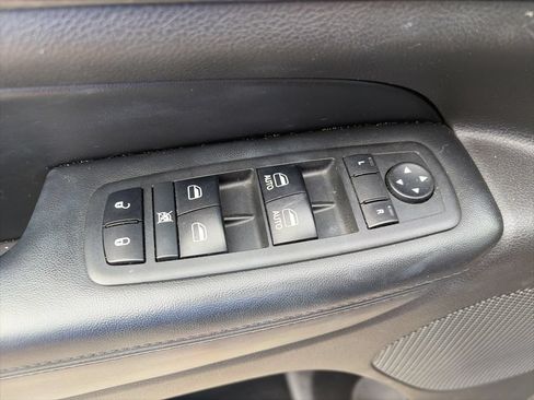 Used 2018 Jeep Grand Cherokee Altitude RWD image 16