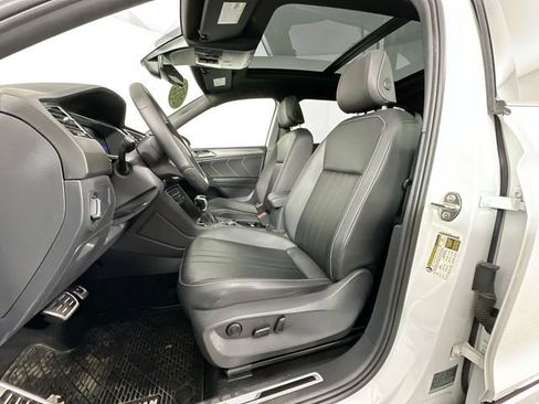 Used 2022 Volkswagen Tiguan SE R-Line image 4