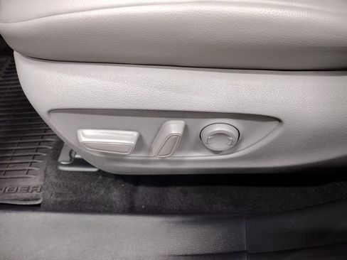 Used 2022 Toyota Highlander XLE image 22