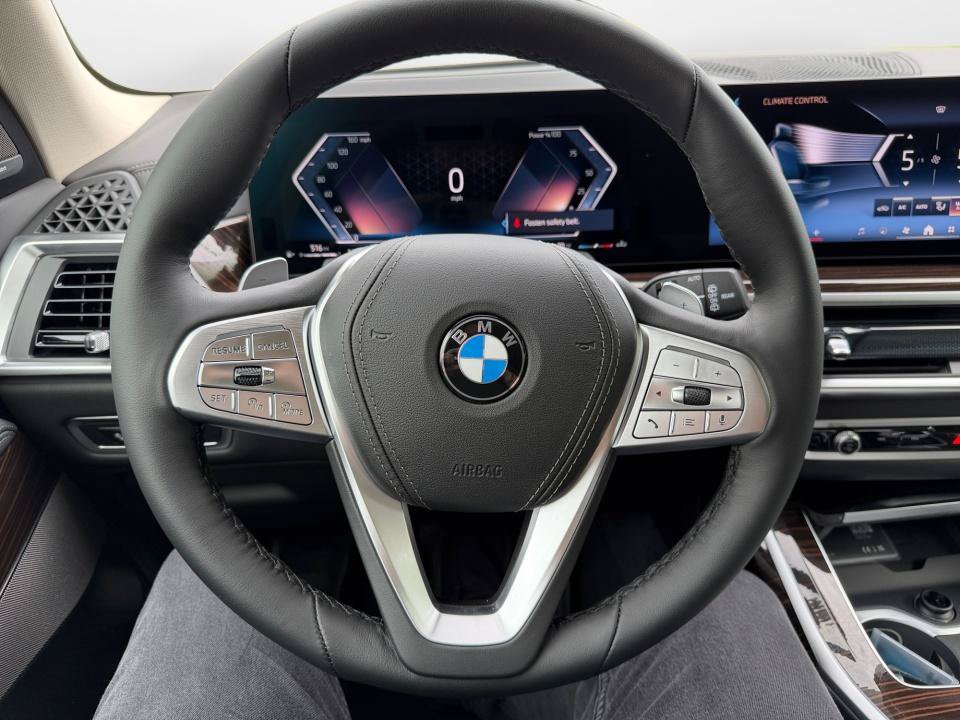 New 2027 BMW X7 xDrive40i w/ Executive Package AWD/4WD image 10