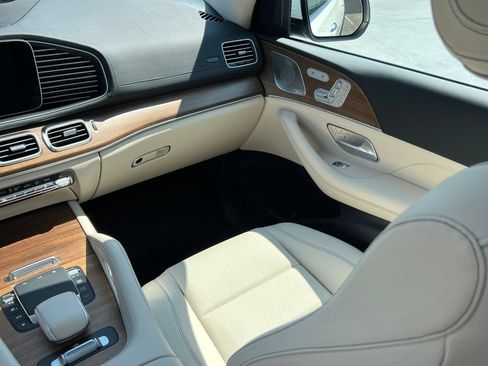 Used 2024 Mercedes-Benz GLS 450 4MATIC image 20