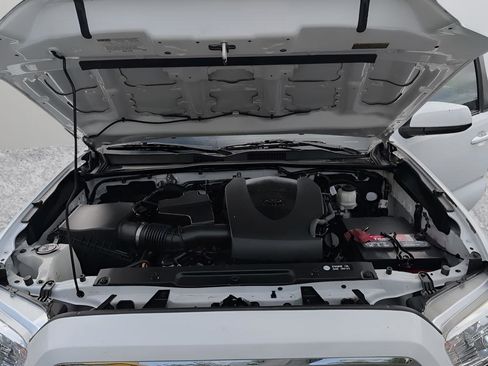 Used 2019 Toyota Tacoma 2WD Double Cab image 40