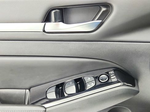 Used 2023 Nissan Altima 2.5 SV image 39