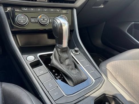 Used 2019 Volkswagen Jetta SE w/ Cold Weather Package FWD image 14