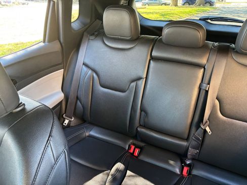 Used 2025 Jeep Compass Limited image 34