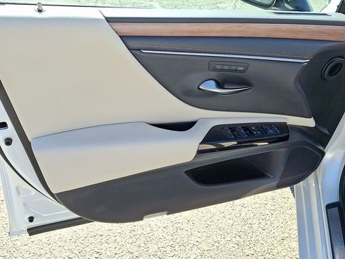Used 2023 Lexus ES 350 w/ Premium Package FWD image 9