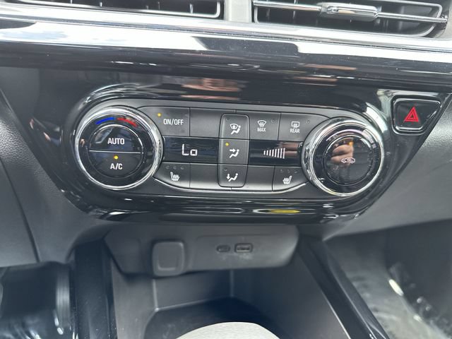 Used 2025 Chevrolet Trax RS w/ Driver Confidence Package FWD image 19