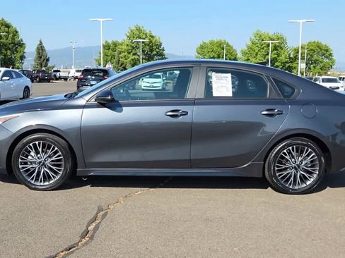 Used 2023 Kia Forte GT-Line w/ GT-Line Premium Package FWD image 5