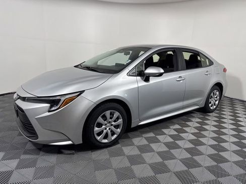 Used 2024 Toyota Corolla LE image 2