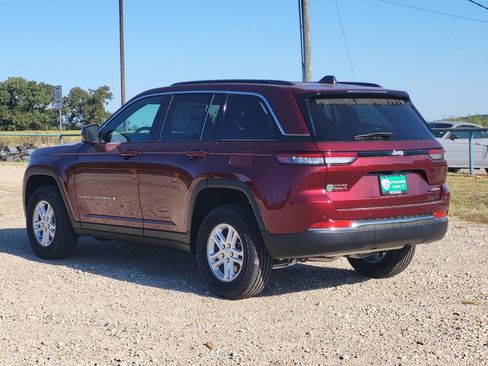 New 2025 Jeep Grand Cherokee Laredo image 4