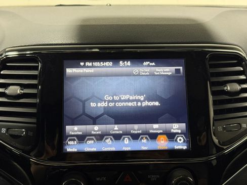 Used 2020 Jeep Grand Cherokee Limited AWD/4WD image 38